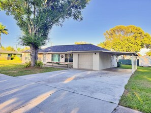 Exterior - Manatee River Bungalows - 2 (Bradenton)