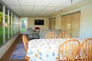Interior - Manatee River Bungalows - 2 (Bradenton)