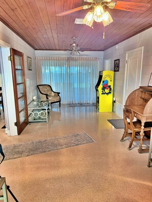 Interior - Manatee River Bungalows - 2 (Bradenton)