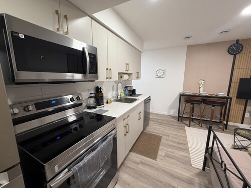 Relaxing and Neat Full Basement Suite