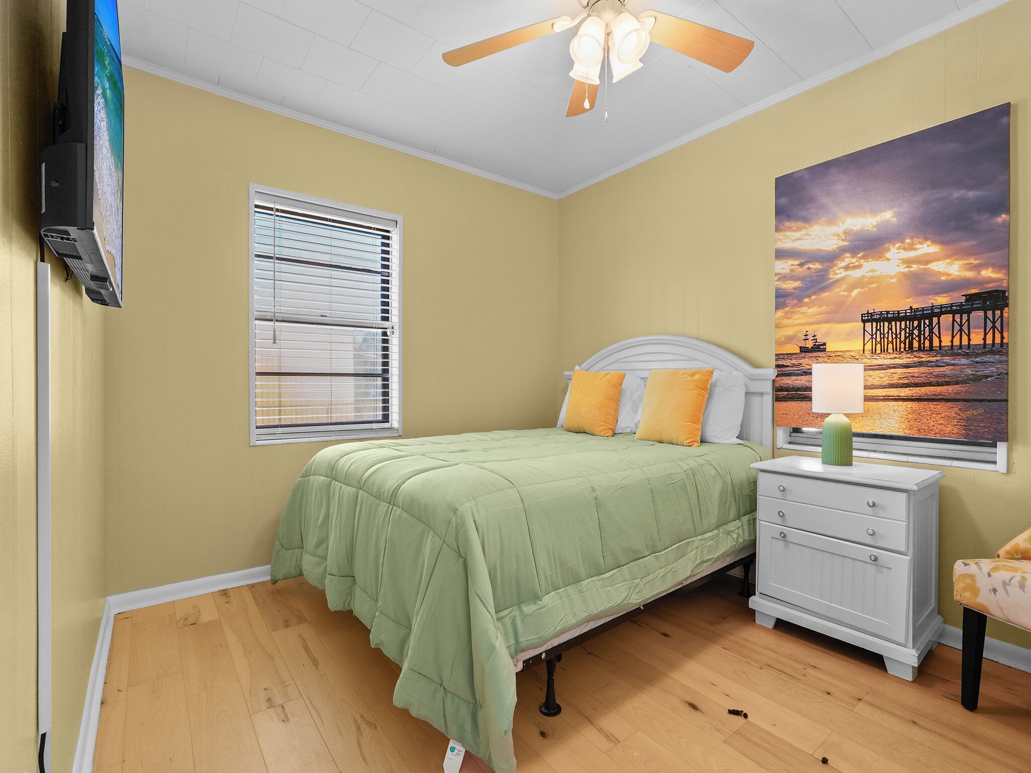 3 bedrooms, iron/ironing board, WiFi, bed sheets