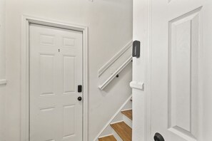 Interior - Modern 2BR Apt Sleeps 6 in DC + Parking Union Market and Union Station (Washington)