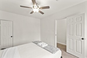 2 habitaciones, tabla de planchar con plancha y wifi gratis 