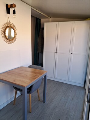 Dining - Studio maisonnette 5 minutes' walk from the beautiful Agosta beach (Albitreccia)