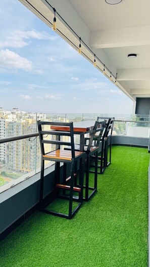 Outdoor dining - 3 BR Panoramic Penthouse Duplex (Nairobi)