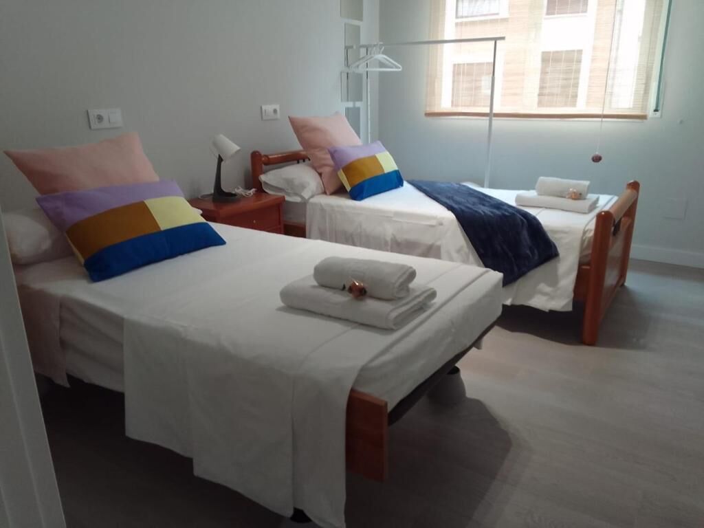 2 chambres, fer et planche à repasser, Wi-Fi gratuit, draps fournis