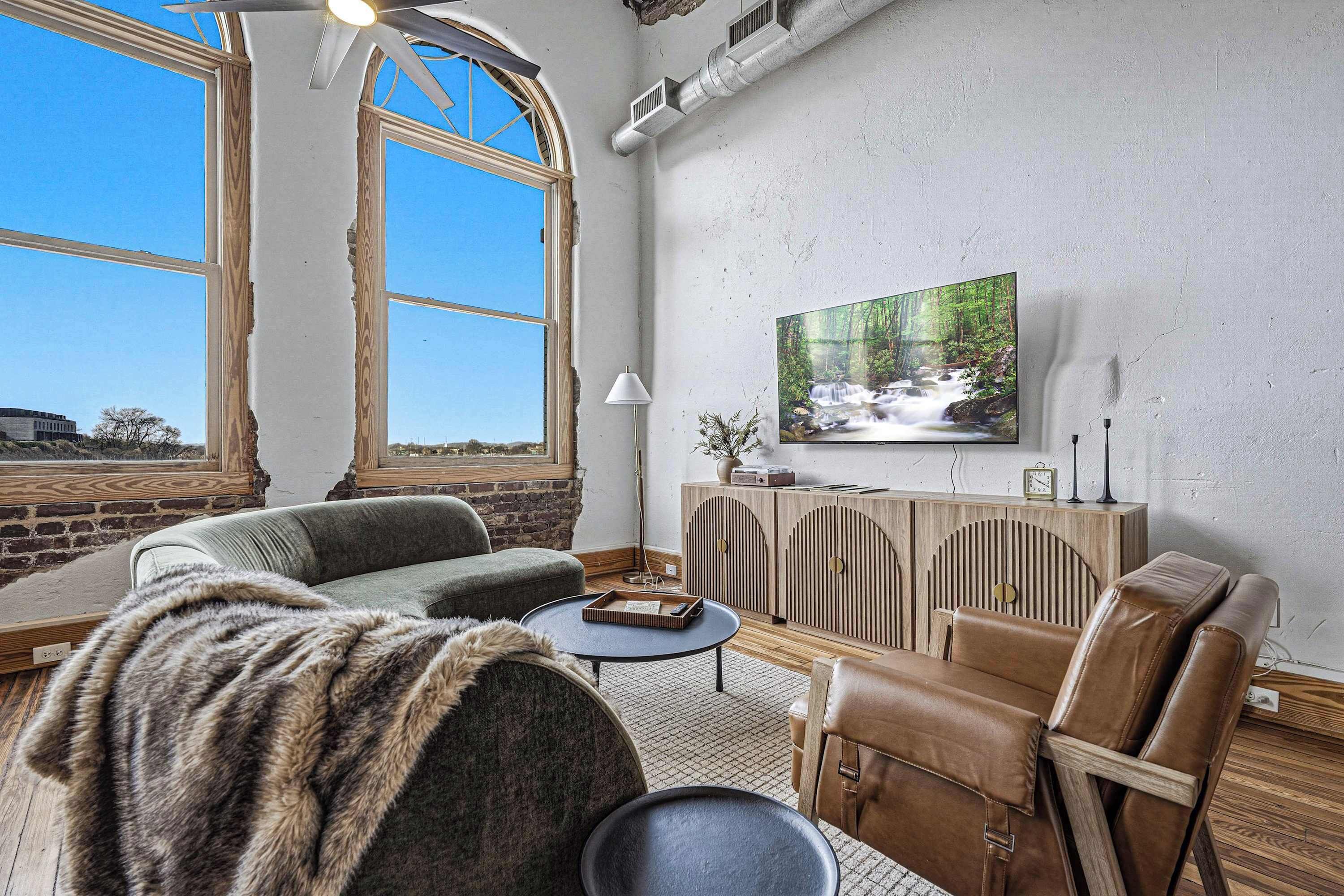 电视、桌上足球