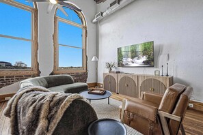 Fernseher, Tischfußball