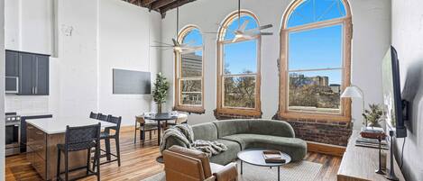 Télévision, baby-foot