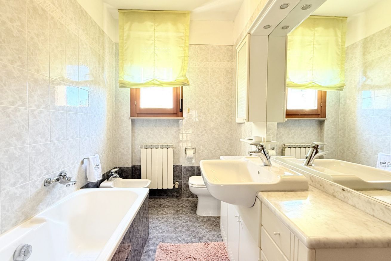 Douche, bidet, serviettes fournies