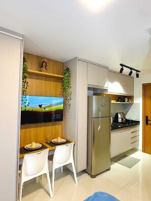 Fridge, stovetop, coffee/tea maker, blender - Mykonos Corner: Sun, Sea and Silence. Relax and enjoy leisure time on Itapuã beach! (Salvador)