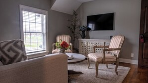 Suite, 1 King-Bett, Seeblick | Wohnbereich