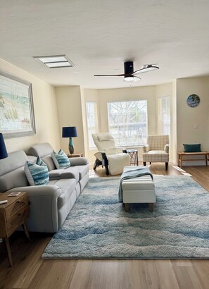 Unclassified image, 4 of 28, button