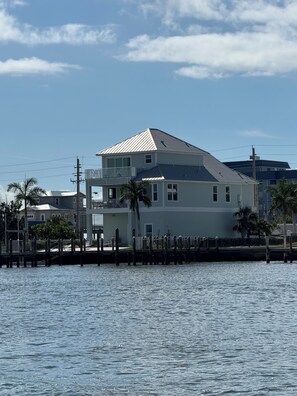 Exterior - Cozy river location on canal, views with a patio, 2b, 2b, furnished home. (Fort Myers)