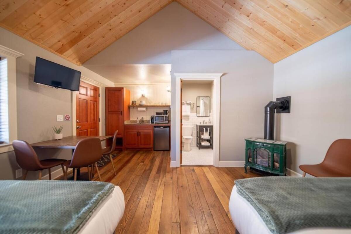 Quadruple Room, Courtyard View