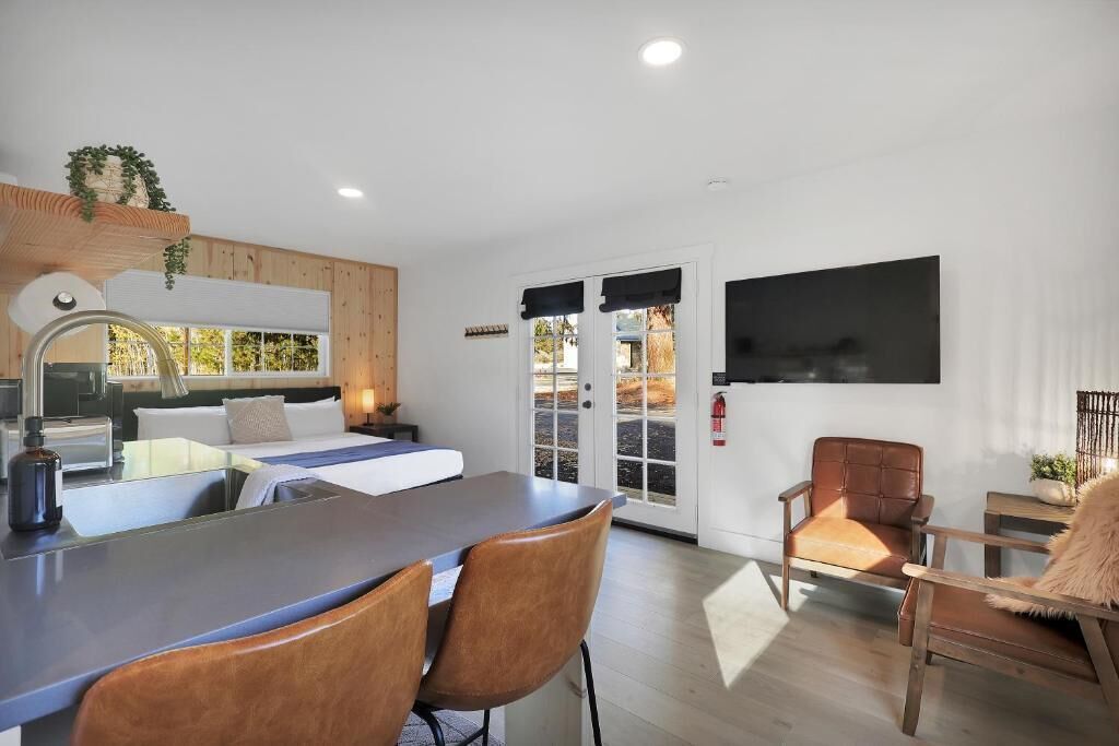 Suite, Mountain View