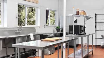 Cabaña familiar, 3 habitaciones, cocina, vistas al patio | Restauración