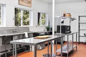 Cabana família, 3 quartos, cozinha, vista para o pátio | Opções para refeição