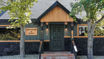 Familjestuga - 3 sovrum - kök - utsikt mot innergården | Detalj exteriör