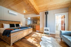 Family Cabin, Courtyard View - Shasta View Lodge (McCloud)