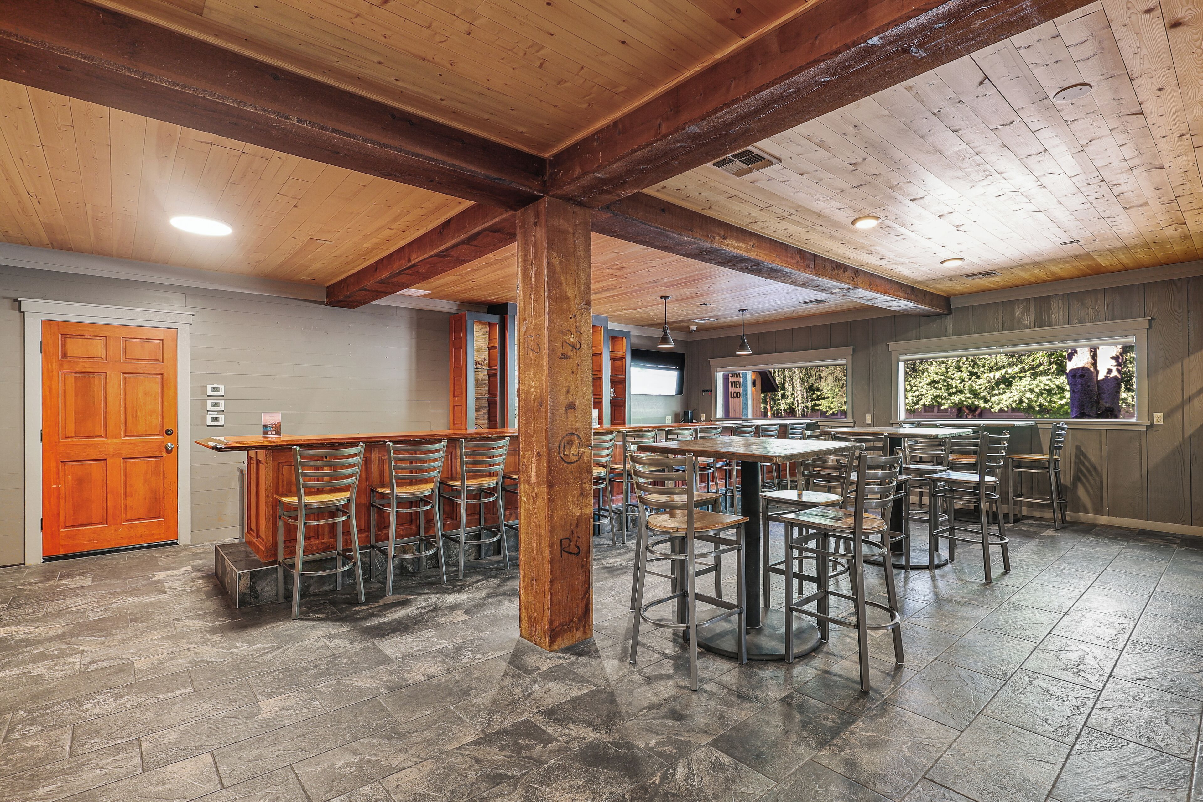 Family Cabin, 3 Bedrooms, Kitchen, Courtyard View | Dining