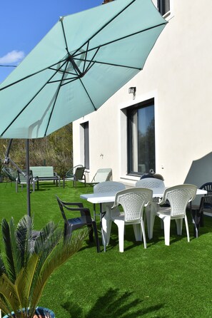 Outdoor dining - La Villa du Sud, Arles Camargue (Arles)