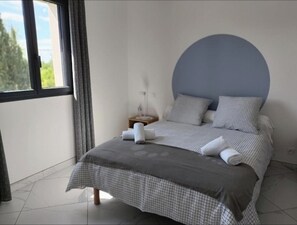 3 bedrooms, iron/ironing board, internet, bed sheets - La Villa du Sud, Arles Camargue (Arles)