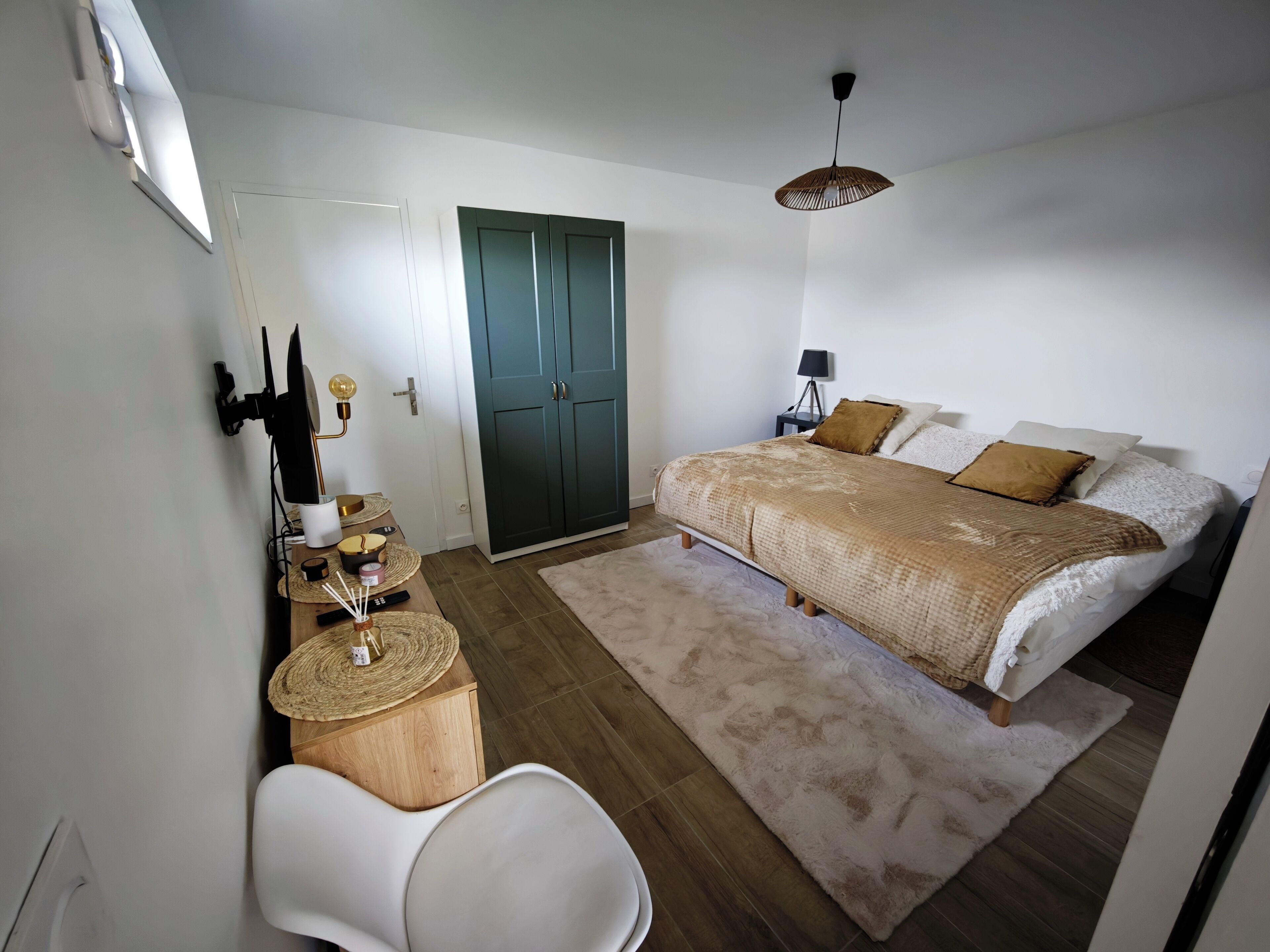 1 chambre, lit parapluie, Wi-Fi gratuit, draps fournis