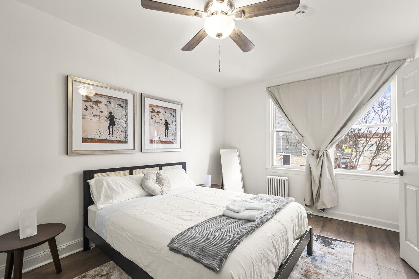 2 habitaciones, tabla de planchar con plancha, wifi y ropa de cama 