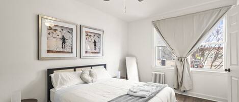 2 habitaciones, tabla de planchar con plancha, wifi y ropa de cama