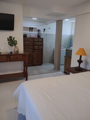1 bedroom, iron/ironing board, Internet, bed sheets - STUDIO SEASONAL BEACH & COMFORT 2. (Cabo Frio)