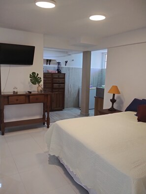 1 bedroom, iron/ironing board, Internet, bed sheets - STUDIO SEASONAL BEACH & COMFORT 2. (Cabo Frio)