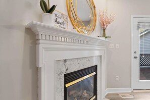 Interior - Beautiful Townhouse located between Raleigh & Cary (Raleigh)