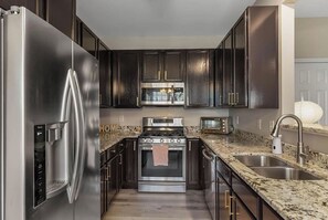 Private kitchen - Beautiful Townhouse located between Raleigh & Cary (Raleigh)