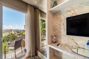 Romantic Apartment, 1 Queen Bed with Sofa bed, Garden View, Garden Area | Lanai - Stay Home Luxo Gramado | 1min Rua Coberta | Ar Cond | Premium (Gramado)