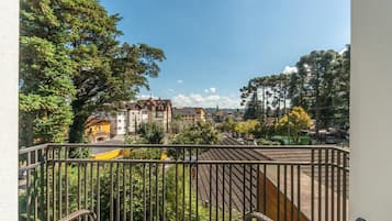 Romantisch appartement, 1 queensize bed met slaapbank, uitzicht op tuin, aan tuin | Veranda