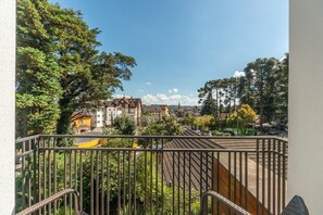 Romantic Apartment, 1 Queen Bed with Sofa bed, Garden View, Garden Area | Lanai - Stay Home Luxo Gramado | 1min Rua Coberta | Ar Cond | Premium (Gramado)