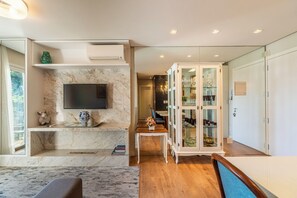 Romantic Apartment, 1 Queen Bed with Sofa bed, Garden View, Garden Area | Living area | 45-inch Smart TV with digital channels, Netflix, streaming services - Stay Home Luxo Gramado | 1min Rua Coberta | Ar Cond | Premium (Gramado)