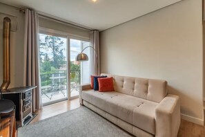 Apartament Comfort, cuina, vistes a la ciutat | Sala d'estar