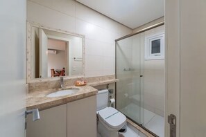 Apartament Comfort, cuina, vistes a la ciutat | Bany