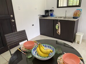 Dining - Between Two Volcanos: large studio in Bijagua - near Rio Celeste - Tenorio Park (Bijagua de Upala)