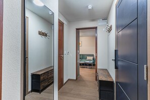 Unclassified image, 4 of 17, button - Sunny Green Apartment | Modern & Quiet (Great Yarmouth)