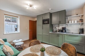 Unclassified image, 5 of 17, button - Sunny Green Apartment | Modern & Quiet (Great Yarmouth)