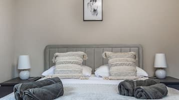 Iron/ironing board, free WiFi, bed sheets