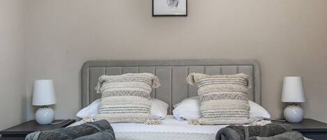 Iron/ironing board, free WiFi, bed sheets