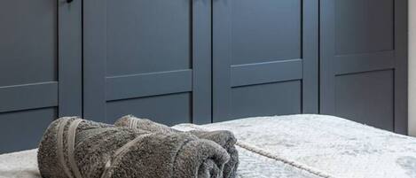 BĂŒgeleisen/BĂŒgelbrett, kostenloses WLAN, BettwĂ€sche