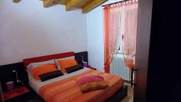 2 Schlafzimmer, Schreibtisch, Bügeleisen/Bügelbrett, kostenloses WLAN