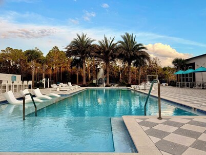 Azure Luxe Haven Near TPC, Mayo Clinic & Beaches!