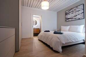 2 bedrooms, iron/ironing board, WiFi, bed sheets - Chic 2BR Apartment Steps from the Gzira Seafront (Tas-Sliema)