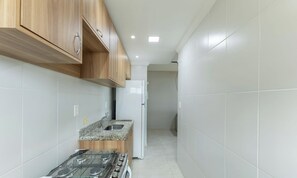 Private kitchen - Aptos in Beachfront Condominium in Ilheus, BA - Cals (Ilhéus)